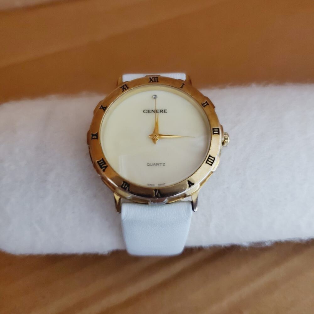 Vintage Cenere Quartz Watch Women's Mother's Pearl Face & White Band 90s Style
